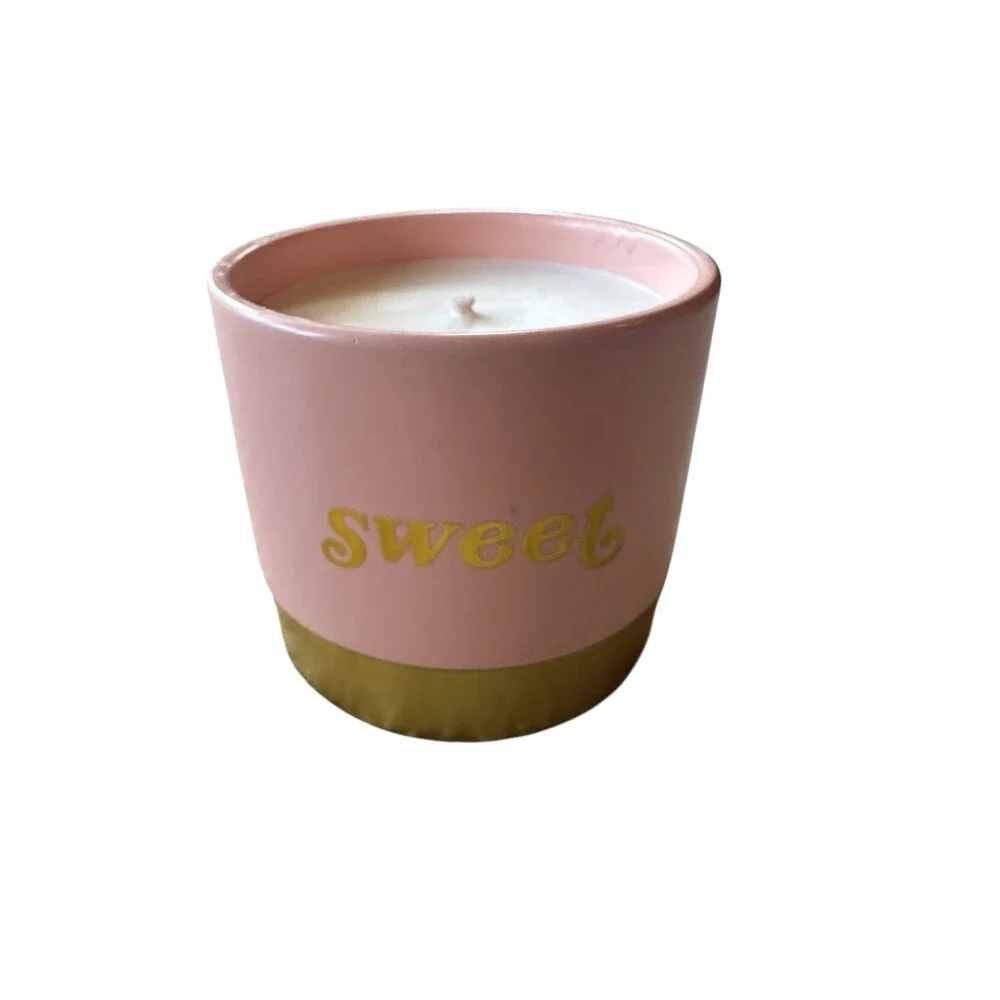 Northern Lights 12oz Scented Candle Sugar Kisses in Pink  & Gold Ceramic Jar